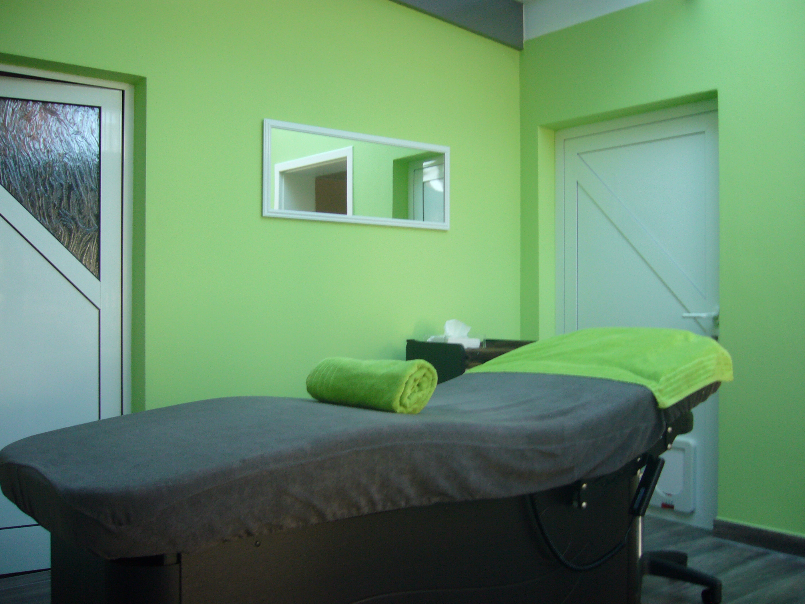 Das Kosmetikstudio Charisma in Straubing bietet Massagen, Gesichtsbehandlungen, Fußpflege und mehr...